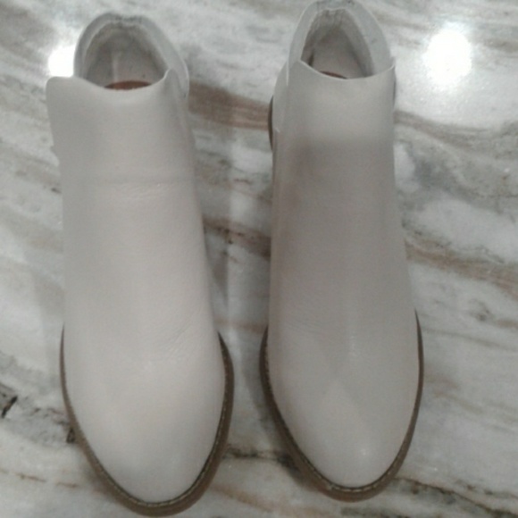 Universal Thread Shoes - Woman's Indie Heeled Booties 8.5 NWT